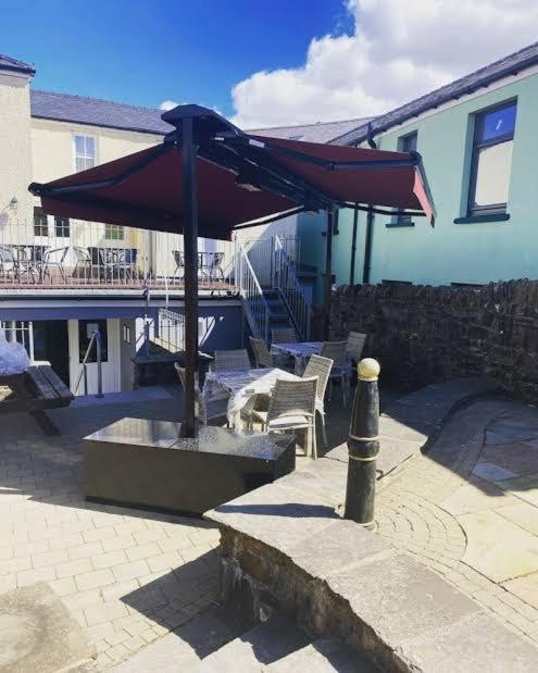 Cambrian Inn Tredegar エクステリア 写真