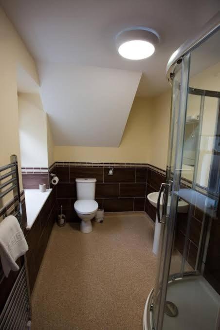 Cambrian Inn Tredegar エクステリア 写真